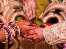 একই রাশির ছেলে-মেয়েদের বিয়ে বা ভালোবাসার সম্পর্কে জড়ানো উচিত কি? 