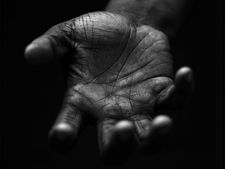 ডান হাতের তালুতে তিনটে রেখা মিলে যদি ত্রিভুজের মতো অবয়ব সৃষ্টি করে তাহলে কিন্তু...!