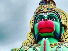 এই মন্ত্রগুলি পাঠ করলে কখনও দুঃখের মুখ দেখতে হবে না! সেই সঙ্গে বড়লোক হওয়ার স্বপ্নও পূরণ হবে!