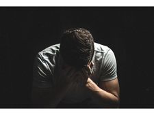 মানসিক অসুস্থতা বা স্ট্রেস: কোনও ব্যক্তিকে আত্মহত্যার দিকে পরিচালিত করে?