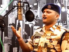 'সন্দেশে আতে হ্যায়' গাইলেন আইটিবিপির জওয়ান, কন্ঠে মুগ্ধ দেশবাসী