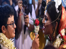 বিবাহ বন্ধনে আবদ্ধ হলেন এক রুপান্তরকামী জুটি, পশ্চিমবঙ্গে এমন বিয়ে এই প্রথম