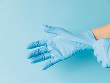 করোনা ভাইরাস : গ্লাভস ব্যবহার করছেন? জানুন কোভিড-১৯ সংক্রমণ এড়াতে গ্লাভস ব্যবহারের সঠিক পদ্ধতি 
