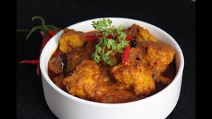 ঝাল-ঝোল ছেড়ে এবার চিতল মাছের মুইঠ্যা চেখে দেখুন, রইল রেসিপি
