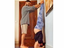 গর্ভাবতী অবস্থায় অনুষ্কার ‘শীর্ষাসন’, জানুন প্রেগনেন্সির ক্ষেত্রে এটি কতটা উপকারি