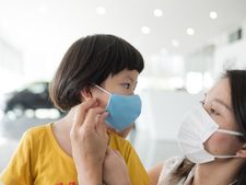 কাপড়ের মাস্ক না সার্জিক্যাল মাস্ক? করোনা থেকে বাঁচতে কোনটা বেশি নিরাপদ? জেনে নিন 