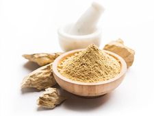 সফ্ট ও সিল্কি চুল পেতে চান? ব্যবহার করুন মুলতানি মাটির প্যাক, দেখুন এর উপকারিতা