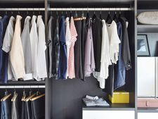 বর্ষায় জামা-কাপড়ের স্যাঁতস্যাঁতে ভাব ও দুর্গন্ধে অস্থির? রইল সমস্যা সমাধানের কিছু সহজ উপায়