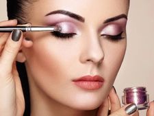 আকর্ষণীয় লুক চাই? আই মেকআপের সময় এই বিষয়গুলি অবশ্যই মাথায় রাখুন!