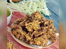 Green Peas Pakoda Recipe: চায়ের সঙ্গে 'টা' না হলে চলে! বানিয়ে ফেলুন কড়াইশুঁটির পকোড়া