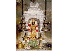 Shani Jayanti 2022 : শনি জয়ন্তীতে এই জিনিসগুলি দান করুন, মুক্তি মিলবে সব সমস্যা থেকে!