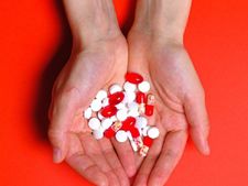 সামান্য প্রয়োজনেই পেইন কিলার খাওয়ার অভ্যাস? মারাত্মক বিপদ ডেকে আনছেন কিন্তু!