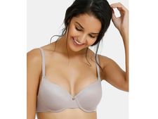 স্তনের বড় আকার নিয়ে সমস্যায় পড়েছেন? দেখে নিন সাইজ কমানোর কিছু সহজ উপায়