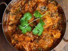 Chicken Bharta Recipe : রাতে রুটি খান? সঙ্গে বানিয়ে নিন রেস্তরাঁর কায়দায় চিকেন ভর্তা