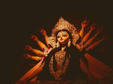 Durga Puja 2023: মহাষষ্ঠীর দিন এই কয়েকটি টোটকা মানলেই ফিরবে সৌভাগ্য, দূর হবে আর্থিক সঙ্কট!