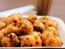 Rice Pakora Recipe : বাসি ভাত ফেলে না দিয়ে বানিয়ে ফেলুন মুচমুচে পকোড়া, দেখে নিন পদ্ধতি