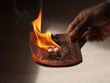 কর্পূরের ধোঁওয়ায় দূর হবে নেতিবাচক শক্তি, দাম্পত্য জীবন হবে সুখের!