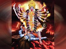 Kali Puja 2022 : কেন মা কালীর জিভ বেরিয়ে থাকে? কালীর পায়ের তলায় শিব শায়িত কেন? জেনে নিন পৌরাণিক কাহিনী