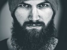 সারাক্ষণ দাড়ি চুলকাচ্ছে? কী ভাবে এই সমস্যা থেকে রেহাই পাবেন? দেখে নিন টিপস