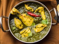 Palak Chicken Recipe: ডিনারে বানিয়ে ফেলুন পালং শাক দিয়ে চিকেন, রইল রেসিপি