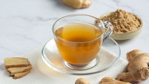 Ginger Water Benefits: এক গ্লাস আদা জলেই লুকিয়ে হরেক রোগের সমাধান, খেলেই মিলবে উপকার!