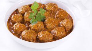 আলু পোস্ত, পোস্তর বড়া তো অনেক খেলেন, এবার ট্রাই করুন পোস্ত বড়ার ডালনা