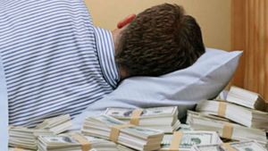 Money in Dream: ঘুমের মধ্যে প্রায়ই টাকা-পয়সার স্বপ্ন দেখেন? জানুন এ কীসের ইঙ্গিত!