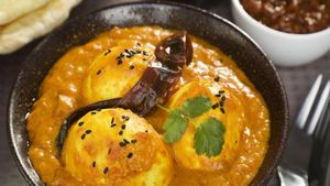 Dim Shorshe Recipe: গরম ভাতের সঙ্গে জমিয়ে খান মুখরোচক ডিম সর্ষে, দেখুন তৈরির পদ্ধতি