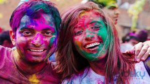 Happy Holi: রঙ খেলার আগে এবং পরে ত্বকের যত্ন নেবেন কী ভাবে? রইল কিছু টিপস