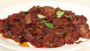 Mutton Makhni Recipe: মটনের অনেক পদই তো খেলেন, এবার ট্রাই করুন মটন মাখানি!