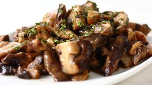 রেস্তোরাঁর মতো চিলি গার্লিক মাশরুম বানিয়ে ফেলুন বাড়িতেই! রইল রেসিপি