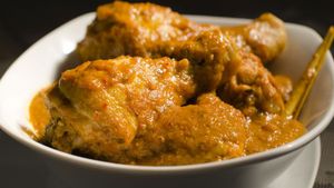 Chicken Posto Recipe: পোস্ত দিয়ে রেঁধে ফেলুন মুরগির মাংস, জমে যাবে মধ্যাহ্নভোজ!