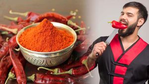 Red Chilli Powder Benefits: মাত্র এক চামচ লঙ্কা গুঁড়োই বাঁচাতে পারে নানা রোগভোগ থেকে! জানতেন?