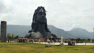 Maha Shivratri 2023: কালসর্প দোষের প্রভাবে জীবন তছনছ? মহাদেবের কৃপায় মিলবে মুক্তি! দেখুন কী করবেন