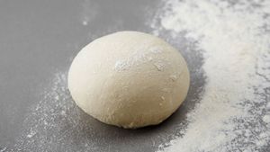 আটা, ময়দা মেখে রাখলেই কালো হয়ে যায়? এই টিপস মেনে চললেই মিলবে সমাধান!