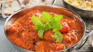 Mughlai Chicken Recipe: চিকেনের নতুন স্বাদের কিছু খেতে চান? বানিয়ে ফেলুন মোগলাই মুরগি