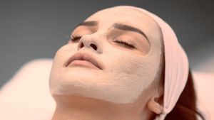 জেল্লাদার ত্বক চান? ব্যবহার করুন ঘরে তৈরি এই ৫ ফেস প্যাক!