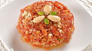 ভোজের শেষে পাতে পড়ুক বেনারসি হালুয়া! অল্প উপকরণ দিয়ে বানিয়ে ফেলুন বাড়িতেই