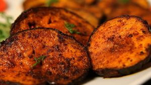 চেনা পরিচিত বেগুন ভাজায় আনুন হালকা টুইস্ট! বানান বেগুন মশলা ফ্রাই