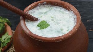 Poila Baisakh Special Recipe: বছরের প্রথম দিনে তেষ্টা মেটাক ঘরে তৈরি গন্ধরাজ ঘোল!