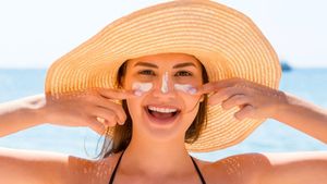 বলিরেখা থেকে সানবার্ন, ত্বকের বহু সমস্যার সমাধান সানস্ক্রিনেই! 
