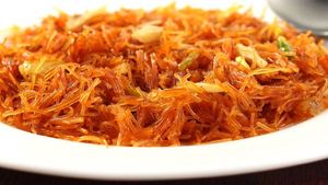 Eid Special: শুকনো সেমাই পছন্দ করেন? ইদের দিন বানিয়ে ফেলুন ঝুরঝুরে ভাজা লাচ্ছা সেমাই