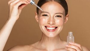 বলিরেখা থেকে দাগছোপ, ত্বকের সব সমস্যা নির্মূল করবে ফেসিয়াল অয়েল!