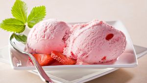 অল্প সময়ে বাড়িতেই বানান তরমুজ আইসক্রিম, রইল সহজ রেসিপি