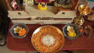 পুজোর বাসন কালচে হয়ে গিয়েছে? ঝকঝকে করবেন কী ভাবে? রইল ঘরোয়া টিপস 