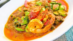 এই গরমে লাঞ্চের মেনুতে থাকুক আম-চিংড়ি ভাপা, রইল সহজ রেসিপি