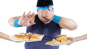 রাতে এই ৭ খাবার খেলেই অ্যাসিডিটি, গ্যাস, অম্বল অবধারিত!