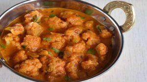 একঘেয়ে আলু-সয়াবিনের তরকারিতে অরুচি? স্বাদ বদলাতে খান সয়াবিন দো পেঁয়াজা