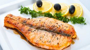 চেনা ভেটকি মাছের অচেনা স্বাদ, বানিয়ে ফেলুন লেমন বাটার গার্লিক ফিশ!