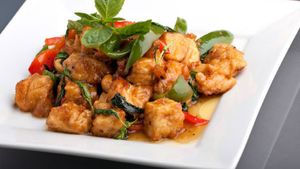 ফ্রায়েড রাইসের সঙ্গে পরিবেশন করুন চিকেন মাঞ্চুরিয়ান, রইল রেসিপি